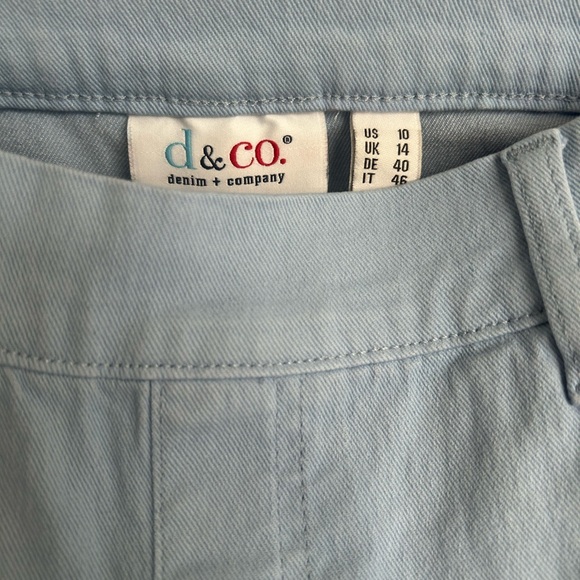New Denim & Co. Classic Stretch Slim Straight Crop Jean size 10 Sky Blue Wash - Picture 4 of 8